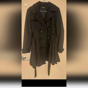 Black Rivet coat. It is brand new Black RivetSize L , feel like size M , no tags